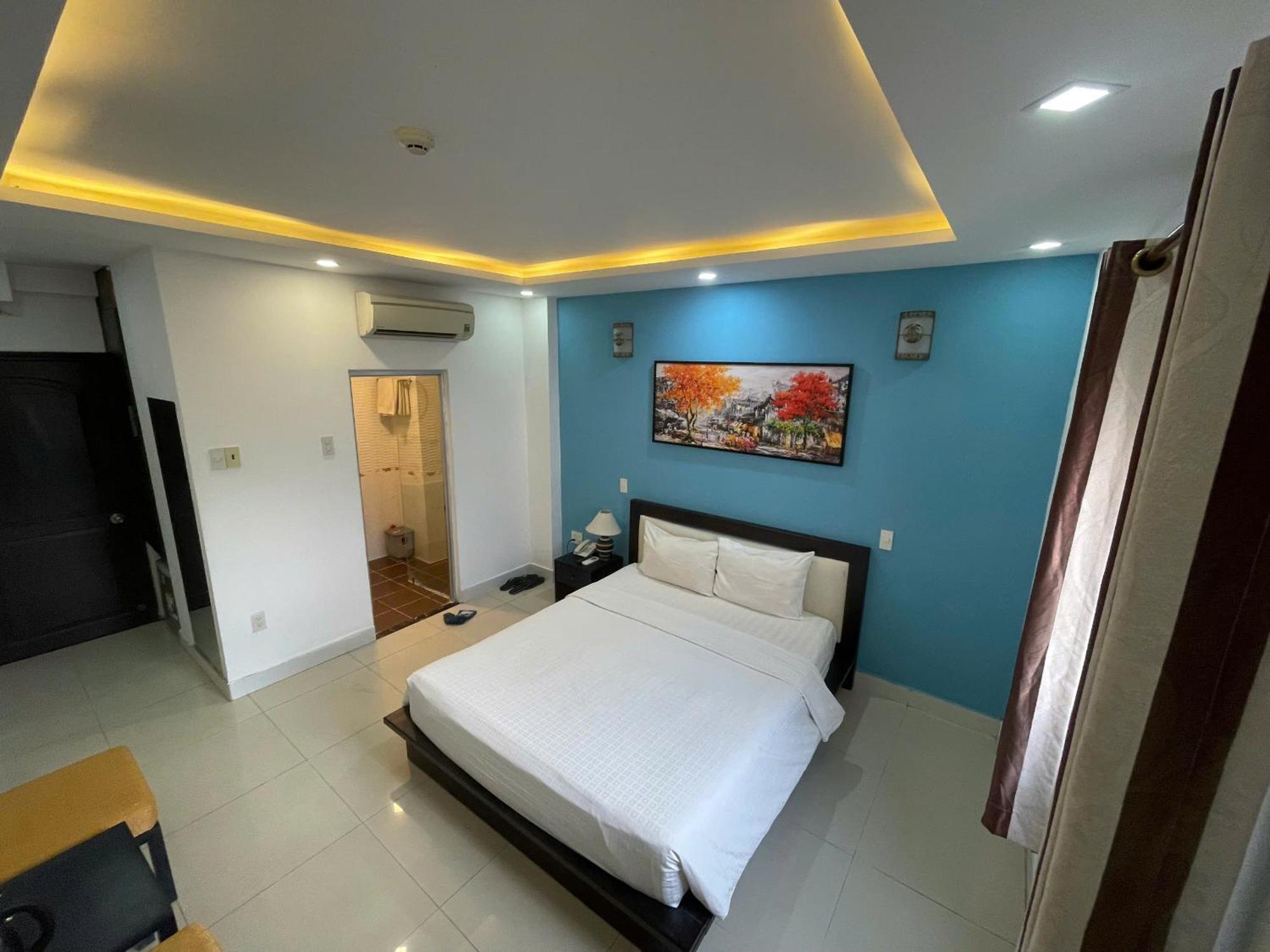 Khách sạn Ya Sai Gon Bui Vien Walking Street 3*