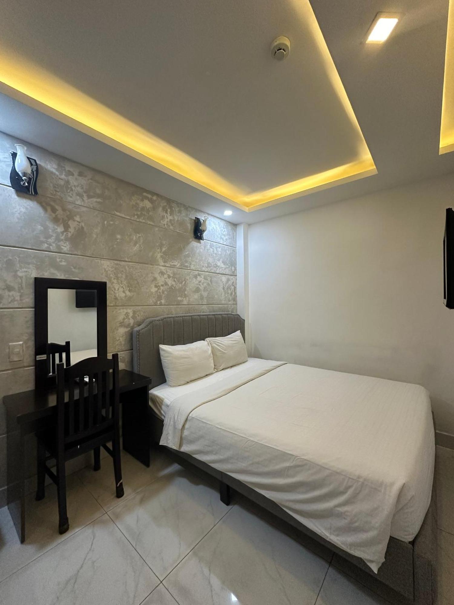 Khách sạn Ya Sai Gon Bui Vien Walking Street 3*